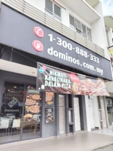 dominos bandar enstek 1