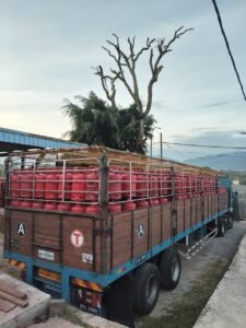 VB Tanks 30 Footer Trailer Side View